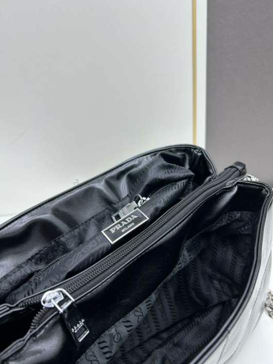 Picture of Prada Handbags _SKUfw180112347fw